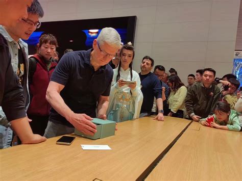 苹果ceo蒂姆·库克造访三里屯apple Store，逆水寒手游光追技术引领未来游戏体验 速途网