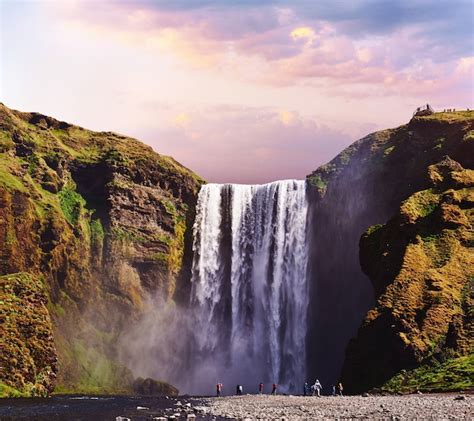 Gran Cascada Skogafoss En El Sur De Islandia Cerca De La Ciudad De