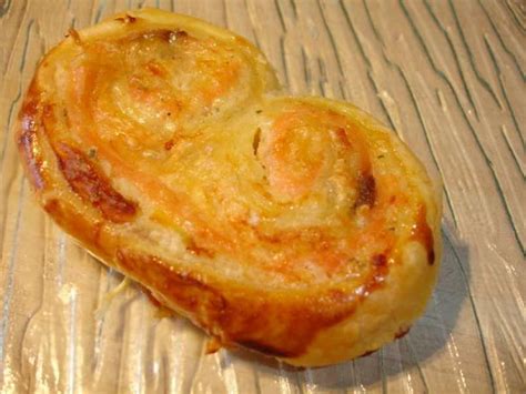 Palmiers Feuilletes Au Saumon Fume Et Tartare Recette Ptitchef