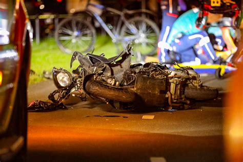 Scooterrijder Ernstig Gewond Na Botsing Met Fietser Op De Kayersdijk In