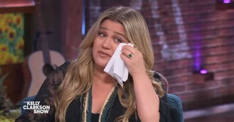 Kelly Clarkson Revela Que Filha Sofre Bullying Na Escola E Se Emociona