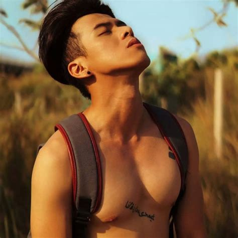 Tiết lộ chuyện bị gạ tình của mẫu nam chuyên chụp ảnh nude