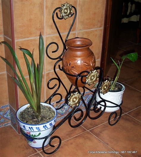 Macetero Artesano Para Tres Plantas Hecho A Mano Con Adornos De Forja