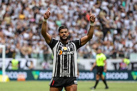 No Atlético MG Hulk perde quase 5 kg em partida contra o Grêmio veja