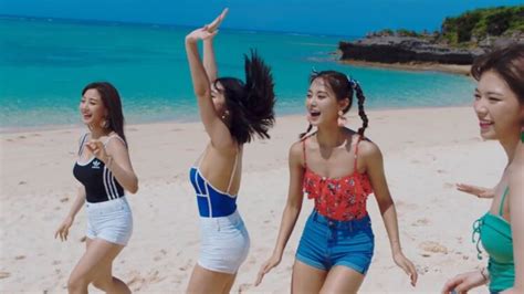 Hot Sexy Jeongyeon Bikini Pics