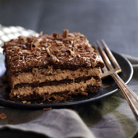 Layers Of Chocolate Graham Crackers Chocolate Pudding And Whipped