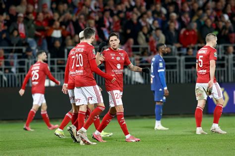 Ligue L Om Battu Brest Le Psg Et Rennes Vainqueurs Lens