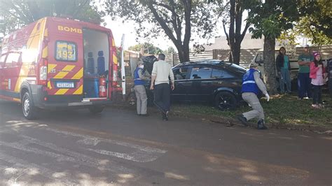 Colis O Entre Vectra E Kombi Deixa Duas Pessoas Feridas No Bairro