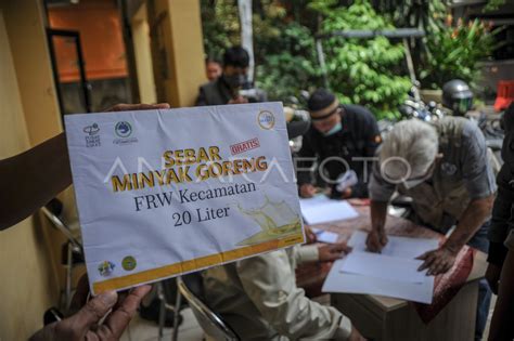 Distribusi Minyak Goreng Bagi Forum Rw Antara Foto