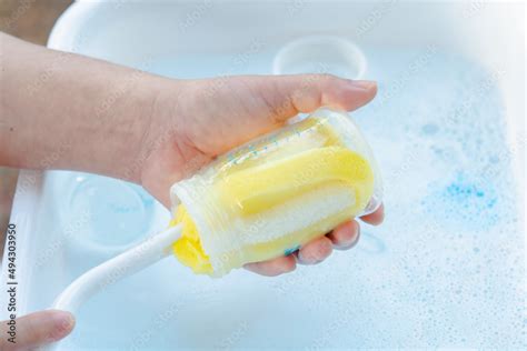 Washing baby bottle. Mother's hand washing the baby bottle Stock Photo ...