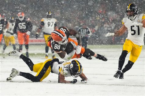 Nick Chubb Plows Through Heavy Snow For Yard Td Giving Browns