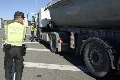 La Dgt Intensifica Los Controles A Camiones Y Autobuses