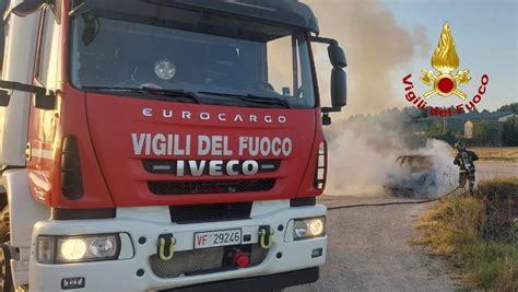 Paura A Montenero Di Bisaccia Auto Avvolta Dalle Fiamme Le Foto