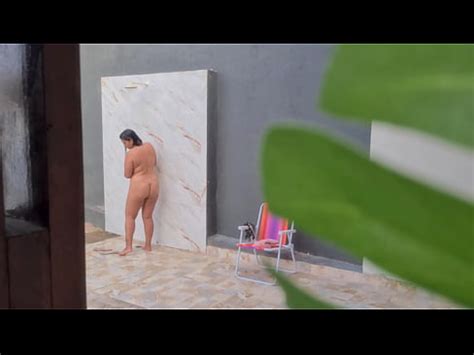 Flagrei Minha Vizinha Gostosa Tomando Uma Ducha No Quintal Depois De Curtir Uma Praia Xvideos