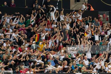 La Ola Wave Photos and Premium High Res Pictures - Getty Images