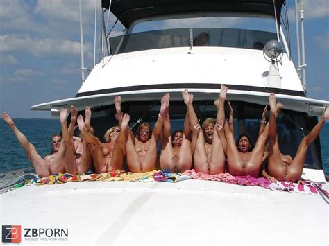 Gang Rump And Labia Flashers ZB Porn