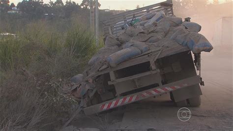 Vídeo Colisão Entre Caminhões Atrapalha Trânsito Na Br 101 Norte Ne1