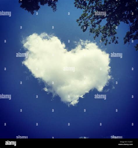 Nuage En Forme De Coeur Banque De Photographies Et Dimages Haute