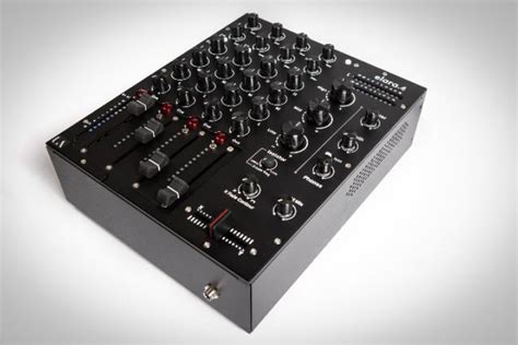 Compact 4-channel Analogue DJ Mixer