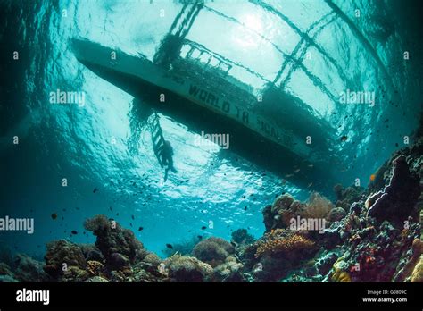 boat silhouette from underwater Stock Photo - Alamy