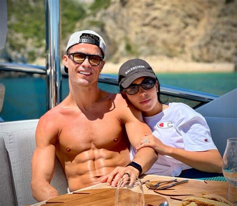 Les Deux Filles De Cristiano Ronaldo Et Georgina Rodriguez Montrent