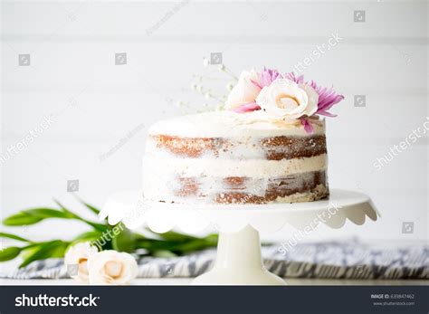 Naked Cake Flowers Images Stock Photos And Vectors Shutterstock