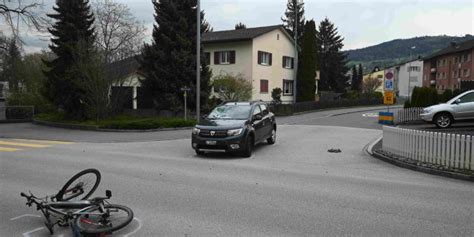 Goldach SG E Bike Fahrer Prallt Bei Unfall Gegen Windschutzscheibe