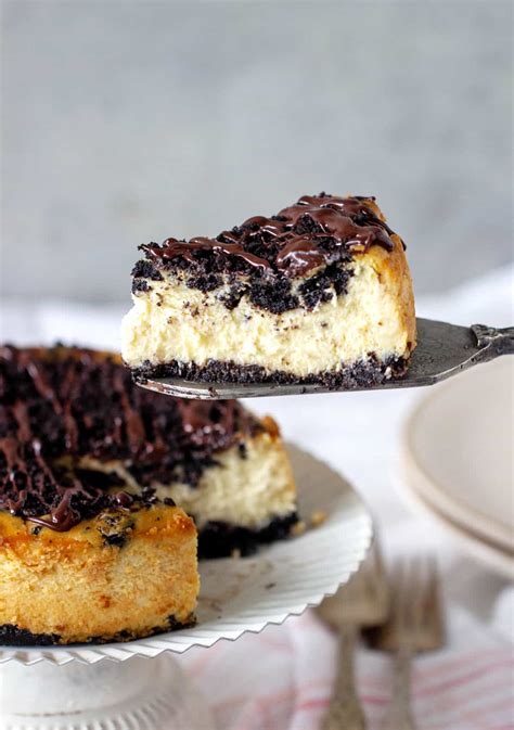 Creamy Oreo Cheesecake (with video) - Vintage Kitchen Notes