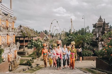 Ciri Ciri Dan Fungsi Kearifan Lokal Adjar