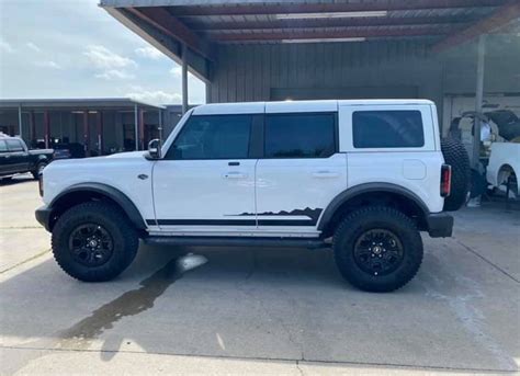 Video White Wildtrak With White Painted Hardtop And Painted Bumpers