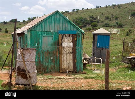 A small shack in a small informal settlement in Gauteng, South Africa Stock Photo - Alamy