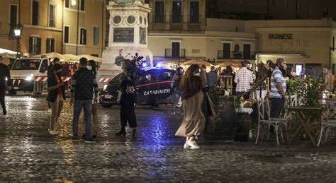 Coprifuoco Da Domani Slitta Di Un Ora In Zona Gialla Via Le