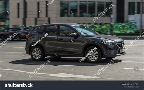 139 Mazda Cx5 Black Black Wheels Images, Stock Photos & Vectors ...