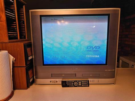 TOSHIBA 24 Inch CRT TV DVD VCR VHS Combo Retro Gaming MW24F52 W Remote