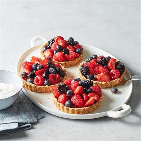 Beeren Tarte mit Crème fraîche Guss Rezept ESSEN UND TRINKEN