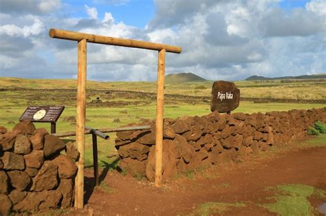 Entrada Al Sitio Arqueol Gico Papa Vaka De Los Petroglifos