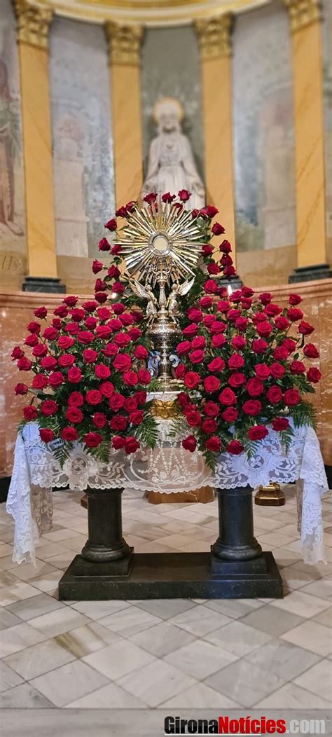 Sitges Es Vesteix De Flors Per A La Celebraci Espectacular Del Corpus