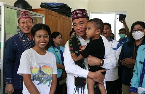 Kunjungi Puskesmas Labuan Bajo Menko PMK Kerja Bersama Tekan Angka