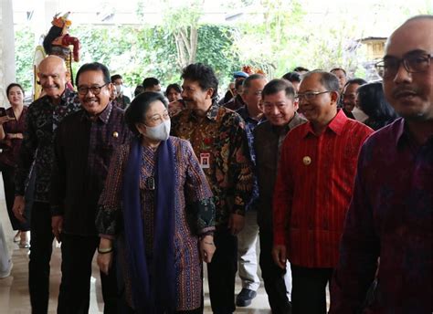 Megawati Hadir Dalam Seminar Haluan Pembangunan Bali Masa Depan 100