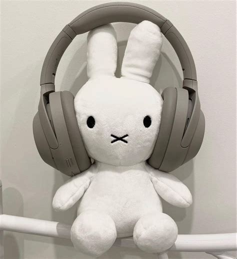 Miffy With Headphones Estetika Biru Muda Desain Kawaii Gambar Profil