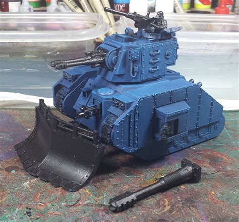 40k Genestealer Cult - Leman Russ Exterminator painting begins ...