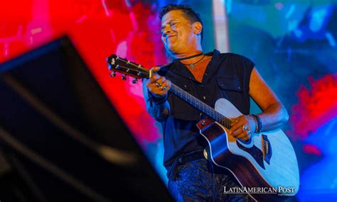 Carlos Vives to Headline Feria de Flores Concert Near Medellín