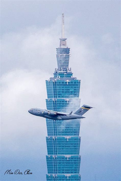 USAF C-17 Landing in Taipei : r/aviation