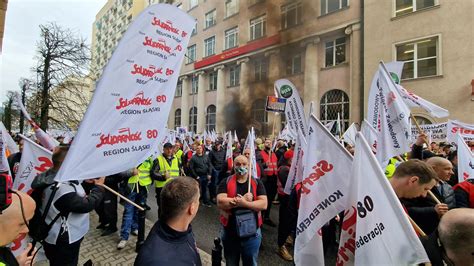 Setki G Rnik W Protestuj W Warszawie Przeciwko Unijnej Dyrektywie