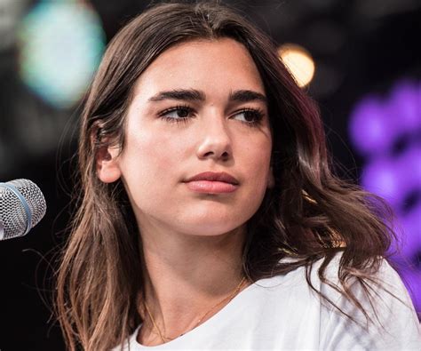 Dua Lipa Biografi Lakaran