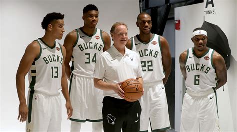 Bucks coach Mike Budenholzer emphasizes fundamentals in first practice