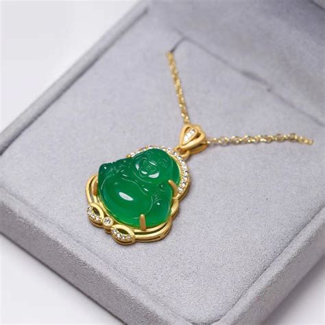 Beautiful Emerald Green Jade Buddha Pendant 18k Gold Necklace Fortune