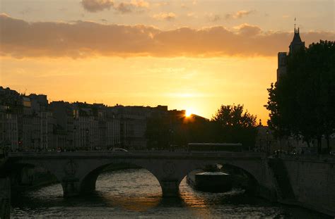 Sunset along the Seine River in #Paris #France