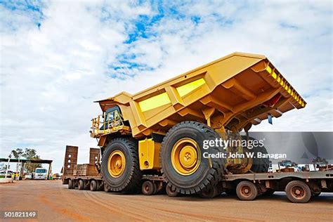 Giant Dump Truck Photos and Premium High Res Pictures - Getty Images