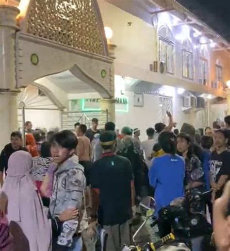 Kubah Masjid Roboh Jemaah Batal Tarawih Kaidah Id